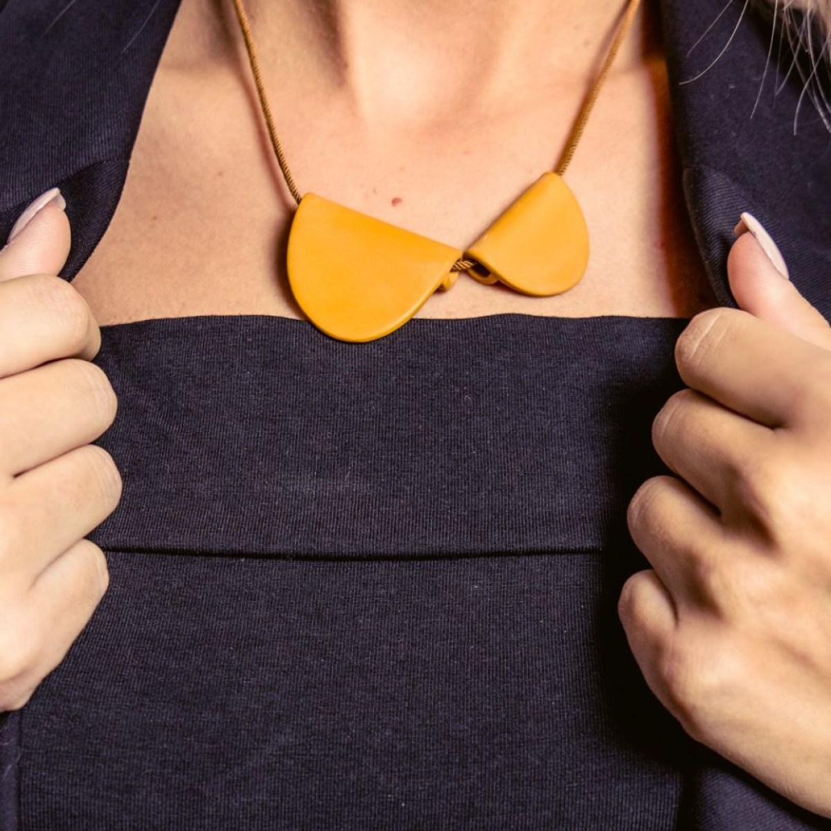 CALISTA NECKLACE OCHRE 1